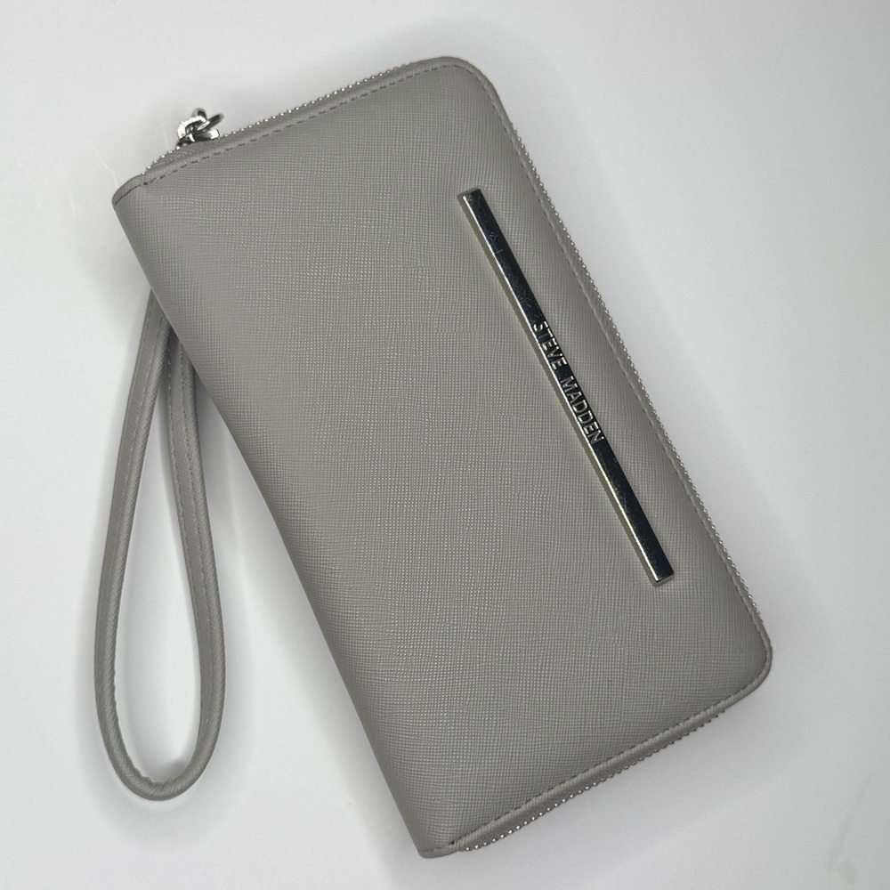 Steve Madden Light Gray Zip Wristlet Wallet